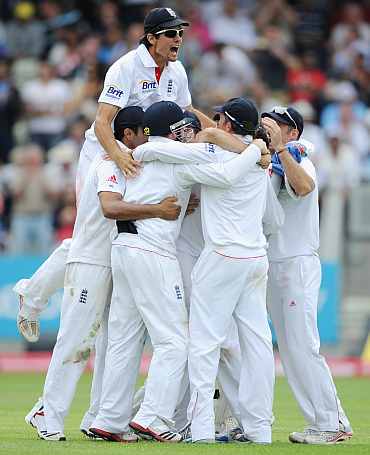 England players celebrate after winning the third Test