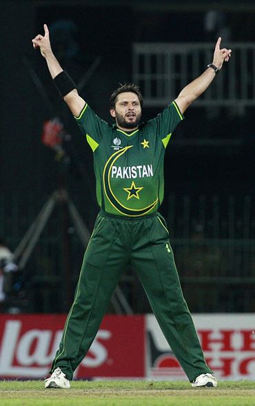 Shahid Afridi celebrates after picking his fourth wicket against Sri Lanka