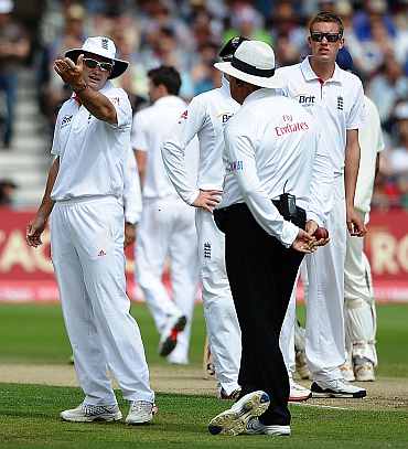 Andrew Strauss argues with the umpire after VVS Laxman was given not out