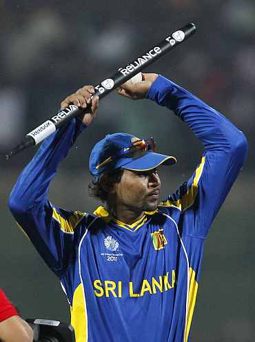 Tillakratne Dilshan walks back to the pavillion after winning his match against Zimbabwe