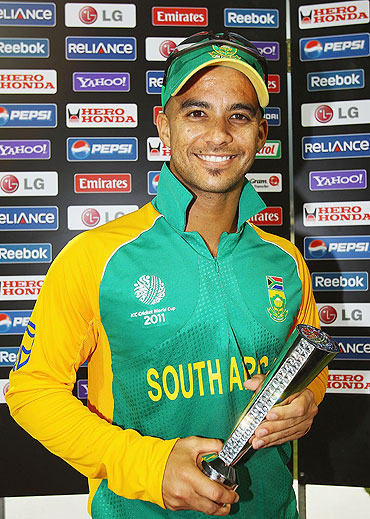 JP Duminy with the Man of the Match award