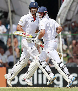 Cook and Strauss run between the wickets