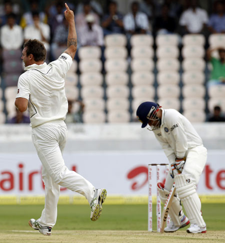 New Zealand's Doug Bracewell celebrates taking the wicket of Virender Sehwag (R) during the first day