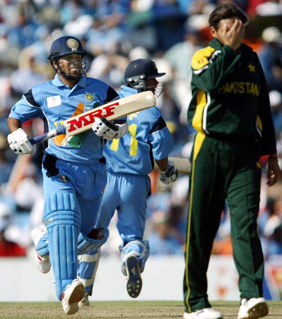 Sachin Tendulkar during his knock of 98 (75 balls, 12x4, 1x6) versus Pakistan at the Centurion, World Cup, 2003.