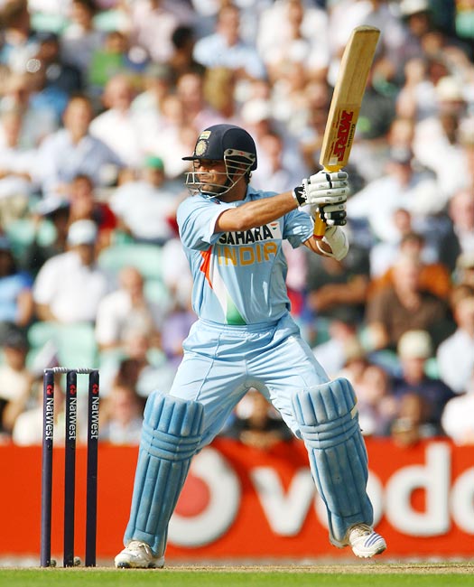 Sachin Tendulkar hits out during the sixth ODI against England at the Oval in London, on September 5, 2007
