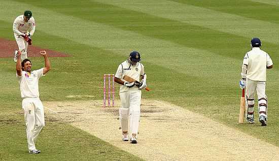 Ben Hilfenhaus celebrates after picking up the wicket of R Ashwin to win the second Test in Sydney