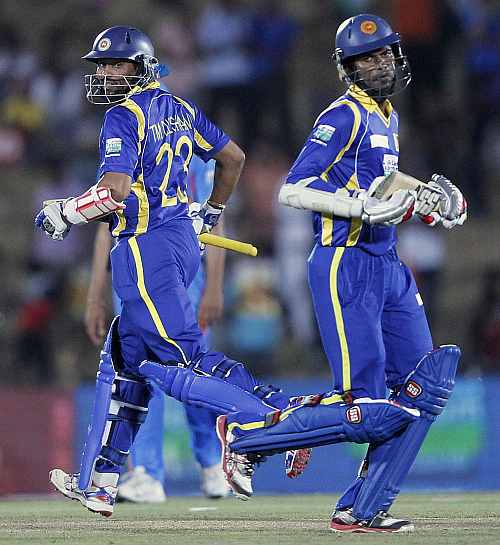 Sri Lanka's Tillakaratne Dilshan (L) and Upul Tharanga run between wickets during their second one-day in Hambantota