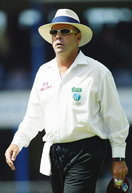 Umpire Daryl Harper