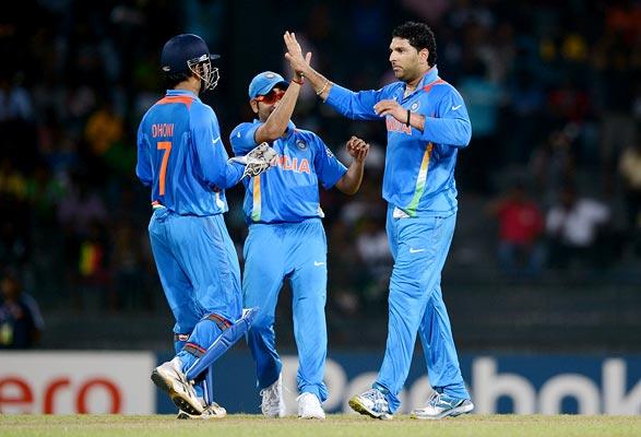 Yuvraj Singh with team-mates