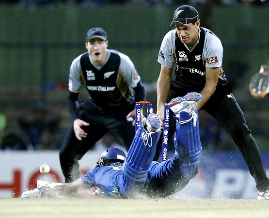 Ross Taylor (right) runs out Lahiru Thirimanne