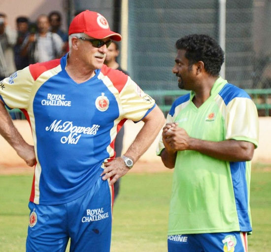 RCB coach Ray Jennings with Muthiah Muralitharan