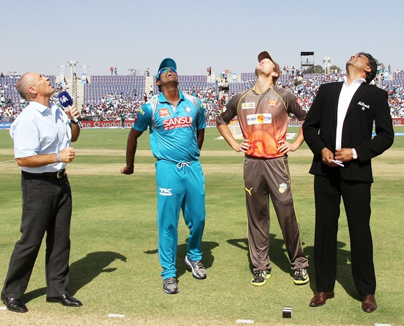Skippers Cameron White and Angelo Mathews at the toss