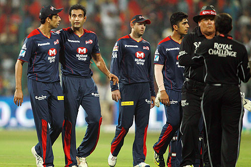 Delhi Daredevils players Ashish Nehra and Irfan Pathan walk off the field with their teammates as the teams go into a Super Over