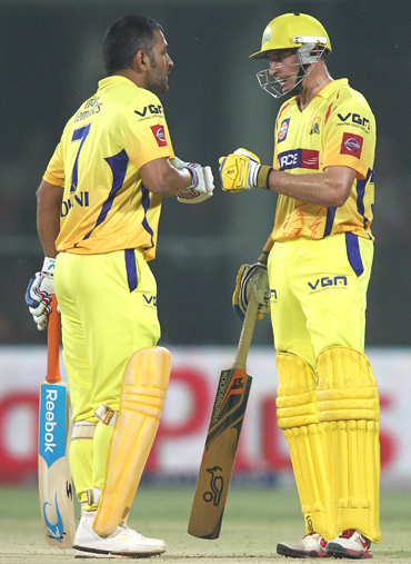MS Dhoni and Mike Hussey