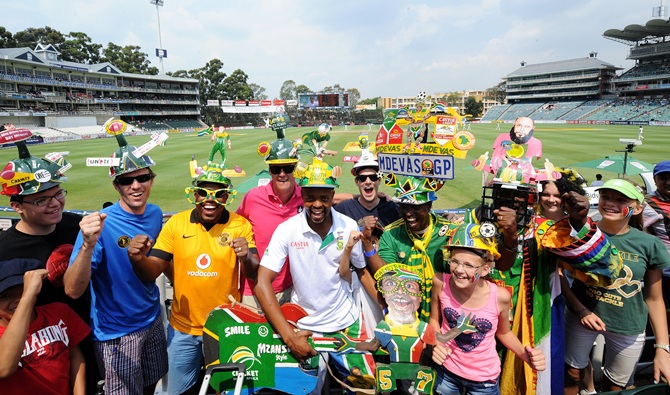 Fans during Day 5 of the 1st Test match between South Africa and India