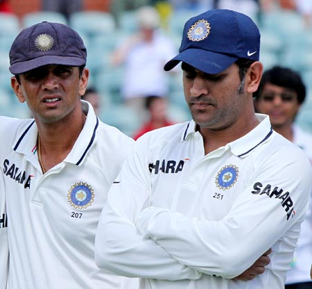 Rahul Dravid (left) and Mahendra Singh Dhoni