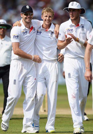 Joe Root celebrates with James Anderson and Stuart Broad