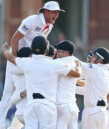 England's Stuart Broad celebrates with his teammates after Graeme Swann takes the final wicket