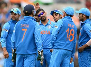 Indian team celebrate with Ravindra Jadeja