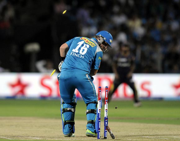 Aaron Finch is bowled by Jacques Kallis