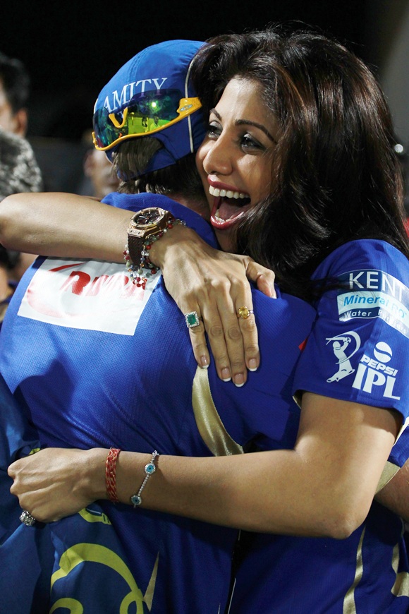 Shilpa Shetty hugs a player