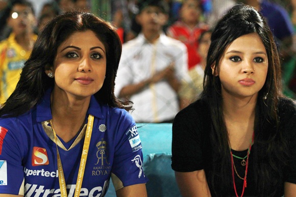 Shilpa Shetty with Sakshi Dhoni