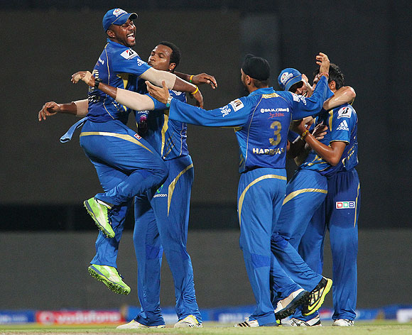 Mumbai Indians players celebrate