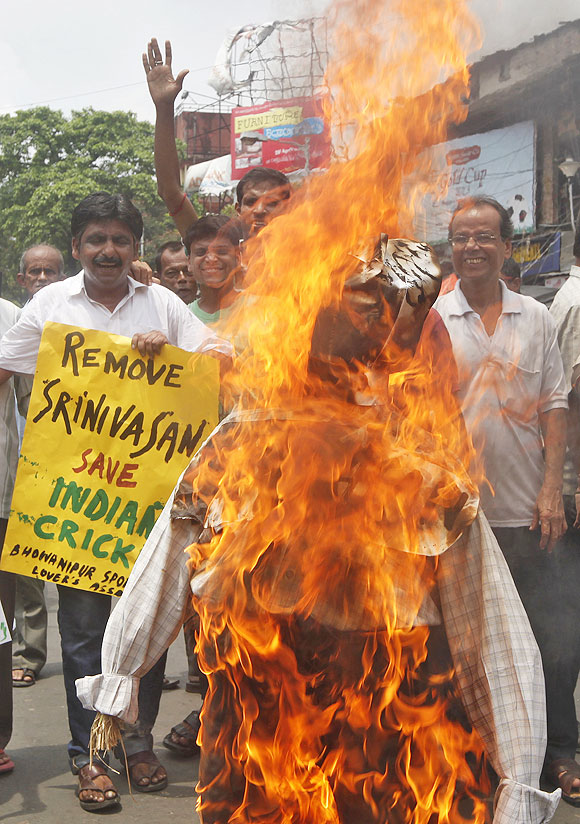 Protesters burn an effigy of BCCI President N Srinivasan during a protest demanding Srinivasan's resignation in Kolkata.