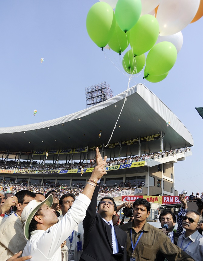  Sachin Tendulkar along with Sourav Ganguly releases balloon in the air to celebrate the 199th Test