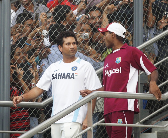 India's Sachin Tendulkar and West Indies' Shivnarine Chanderpaul (right)