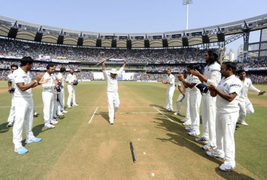 Sachin Tendulkar gets a guard of honour from team-mates