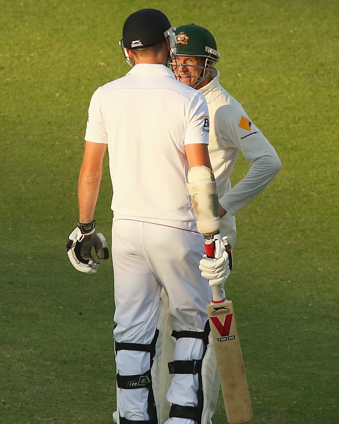George Bailey of Australia and James Anderson of England exchange words