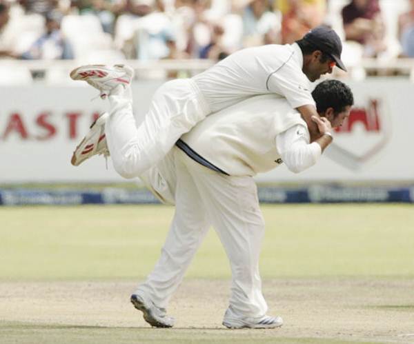 Rahul Dravid congratulates team mate Sachin Tendulkar on getting the wicket of Jacques Kallis during Day 3 of the third Test between South Africa and India at the Sahara Park Newlands Stadium on January 4, 2007 in Cape Town