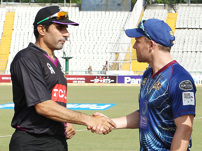 Faisalabad Wolves captain Misbah-Ul-Haq Kana and Otago Volts captain Brendon McCullum greet each other at the toss