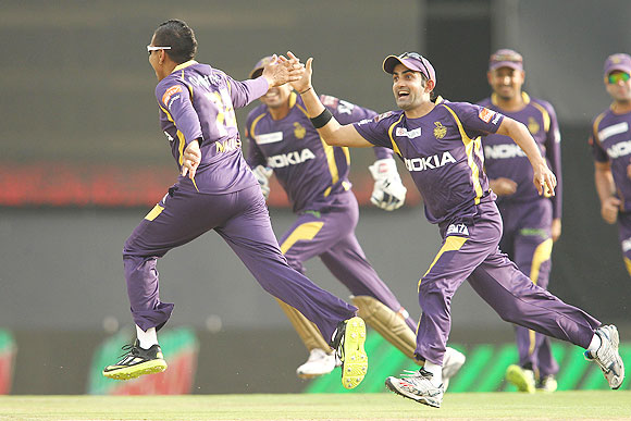 KKR players celebrate a wicket