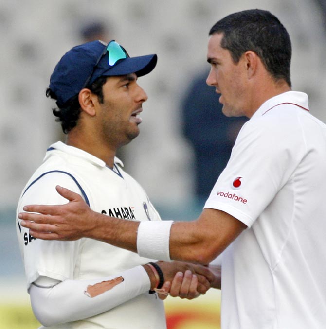 Kevin Pietersen (right) with Yuvraj Singh