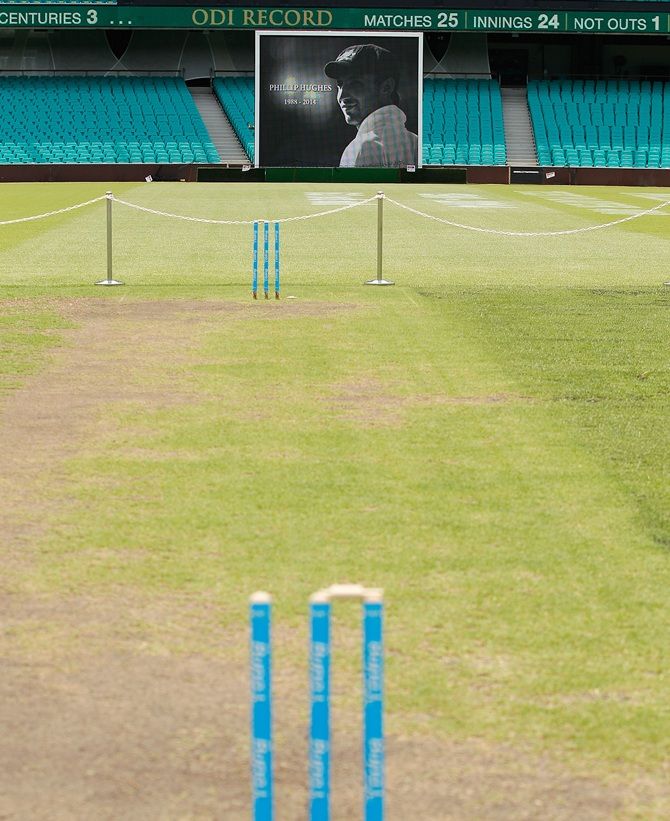 A single bail sits on the SCG in rememberance of Phillip Hughes 