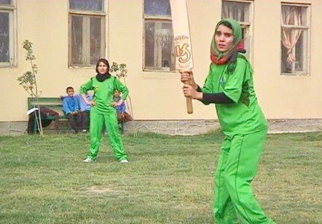 Women in Afghanistan play cricket