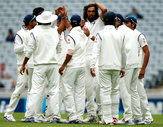 Ishant Sharma celebrates with teammates