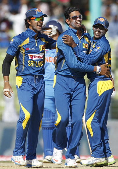Sri Lanka's fielders congratulate Sachithra Senanayeke (second right) after he dismissed India's Rohit Sharma