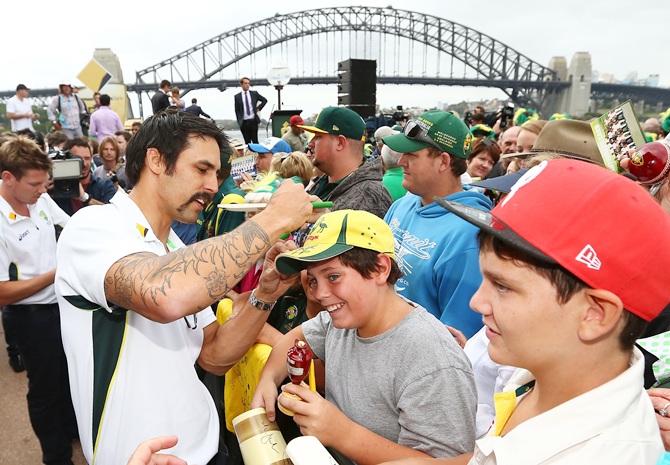 Mitchell Johnson sign autographs for fans