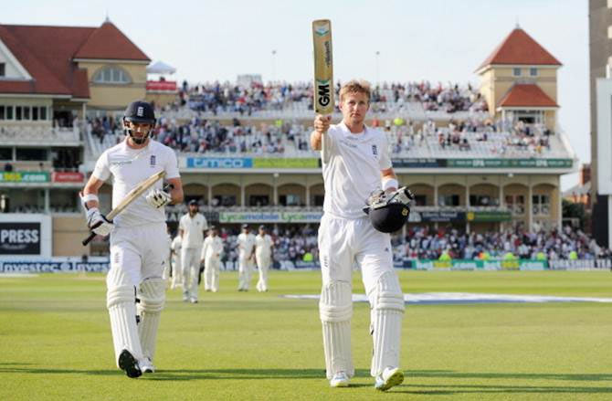 Joe Root (right) and James Anderson walk back to the pavilion at the end of the third day's play