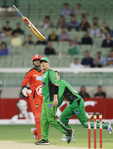 Marlon Samuels of the Melbourne Renegades throws his bat in front of Shane Warne of the Melbourne Stars in a heated exchange with during their Big Bash League match