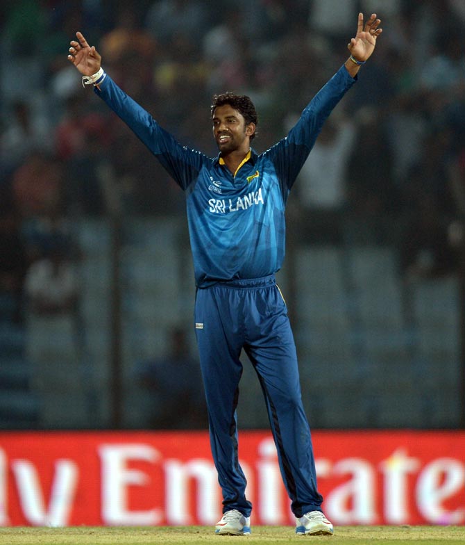 Sachithra Senanayake celebrates the wicket of JP Duminy