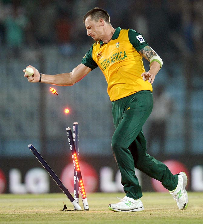 Dale Steyn runs out Ross Taylor to give South Africa victory