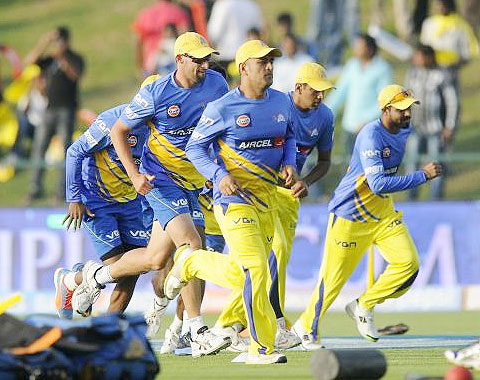 MS Dhoni trains with team