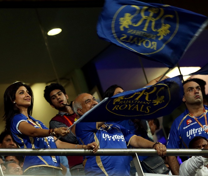 Shilpa Shetty with other Rajasthan Royals supporters
