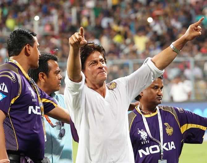 Shah Rukh Khan plays to the gallery