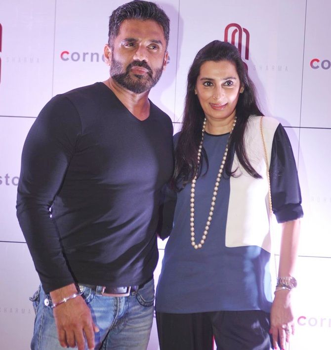 Sunil Shetty with his wife