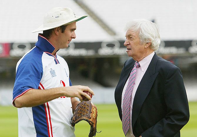 England captain Michael Vaughan has a chat with Richie Benaud